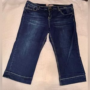 New, never worn denim capri stretch, size 14